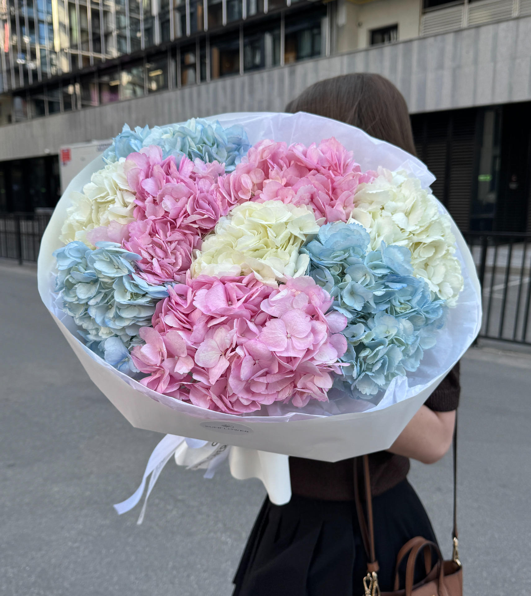 Bouquet with a mix of hydrangeas of three colors