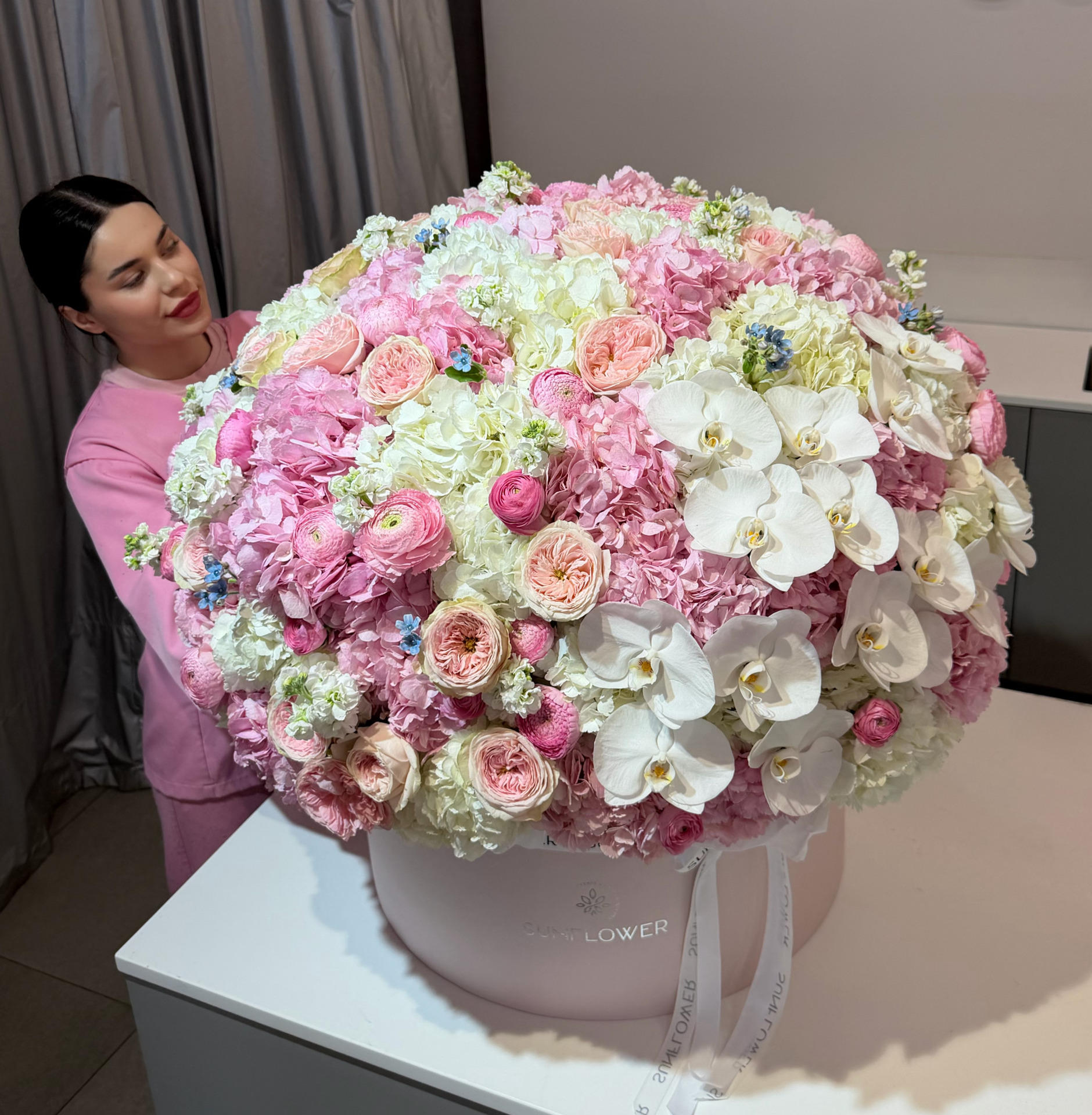 Box L with mixed hydrangeas and bright roses