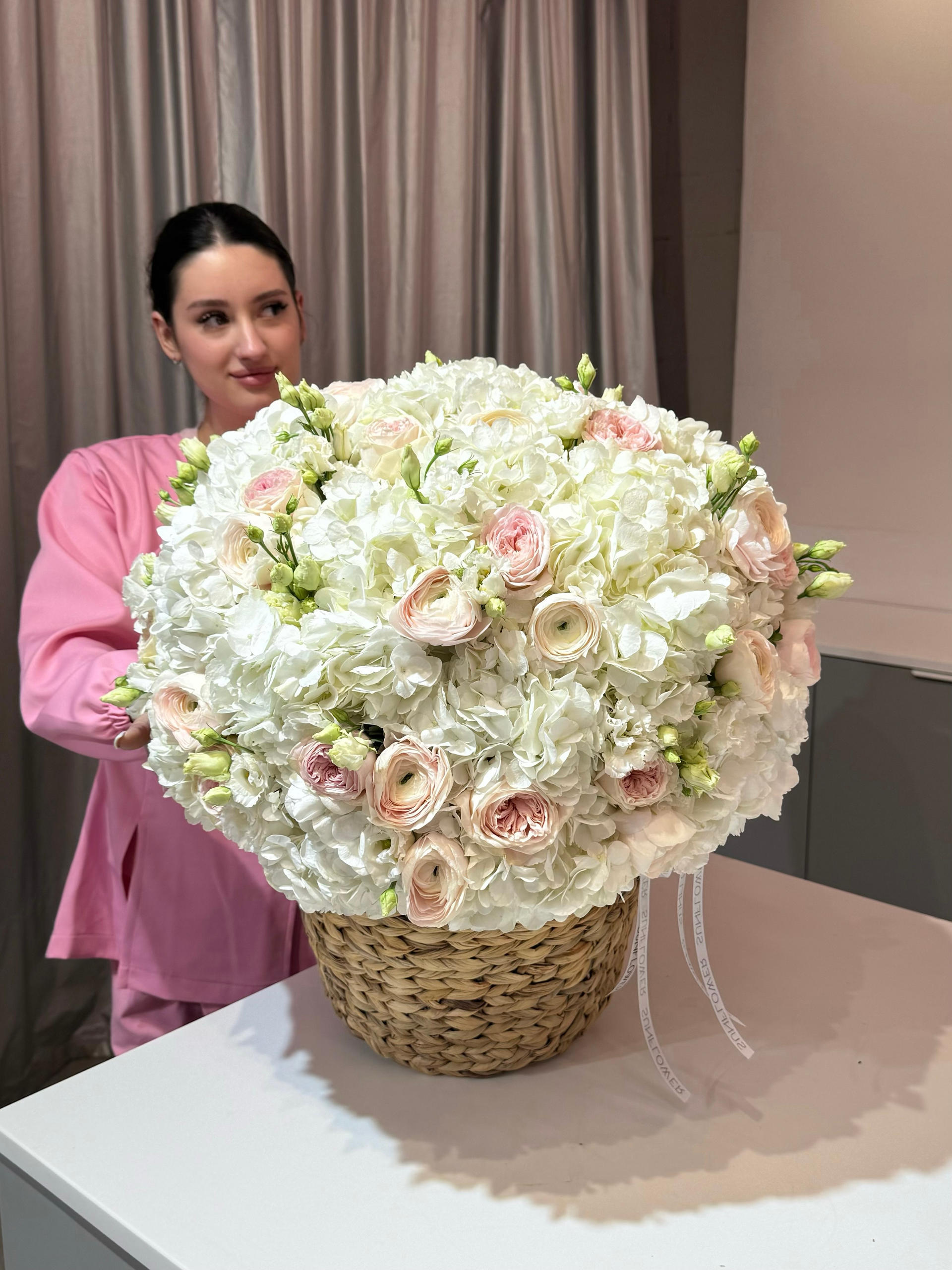 Basket M with white hydrangea and ranunculus