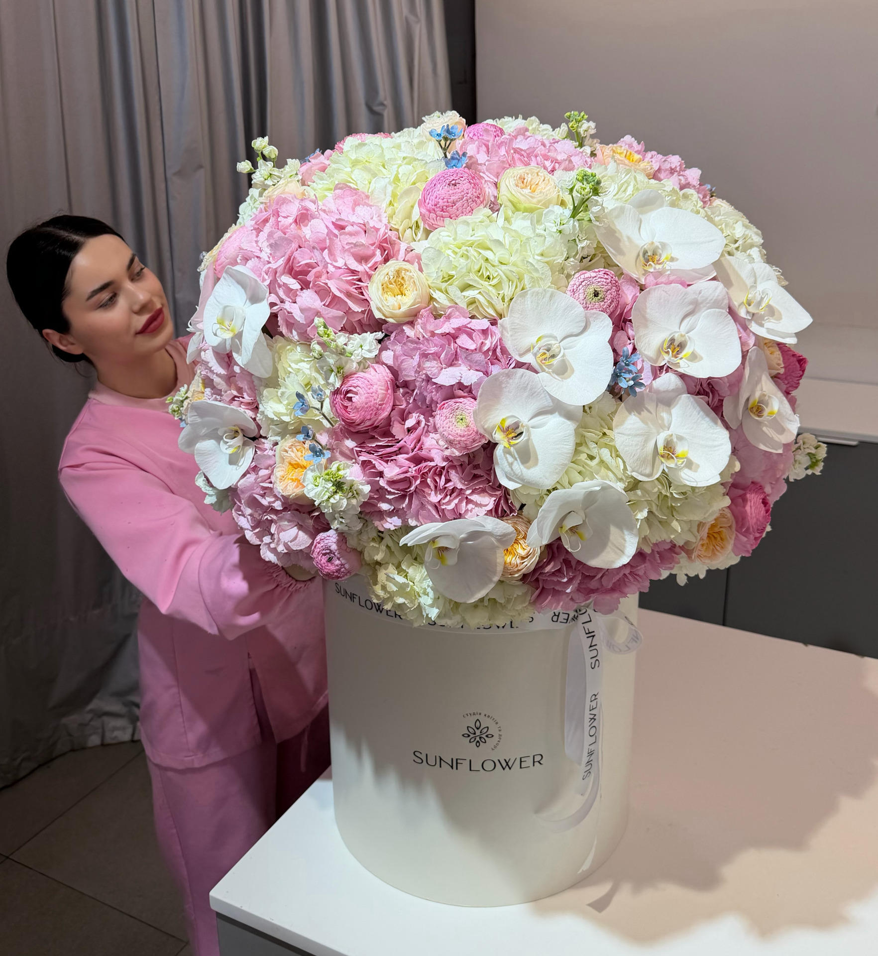 Box M with mixed hydrangeas and bright roses