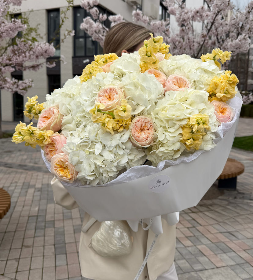 Delicate bouquet M of white hydrangeas and orange accents