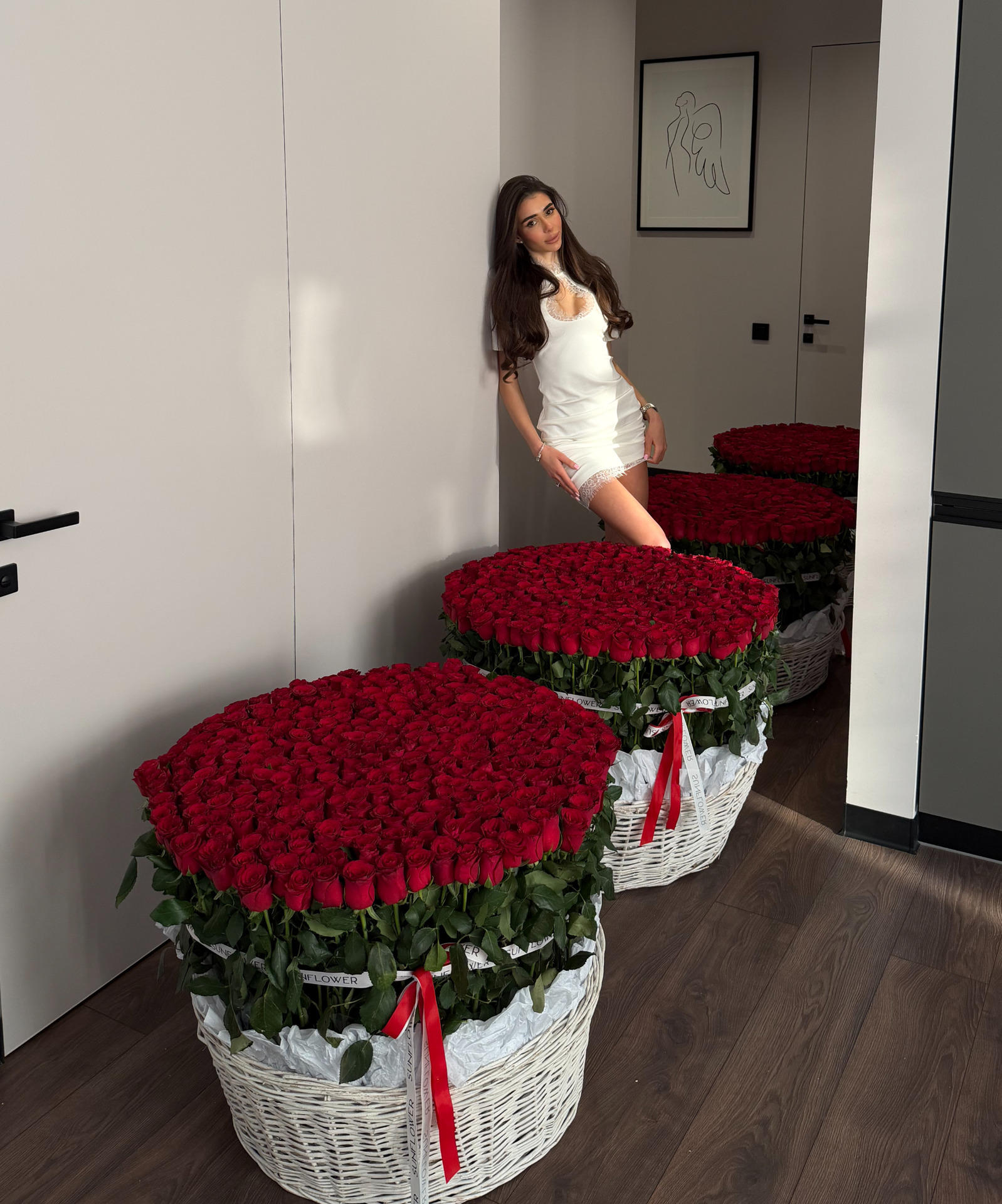Four HL baskets of 351 roses each