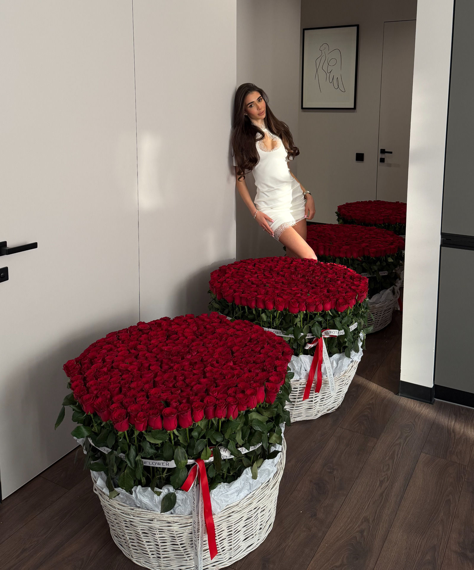 Four HL baskets of 351 roses each