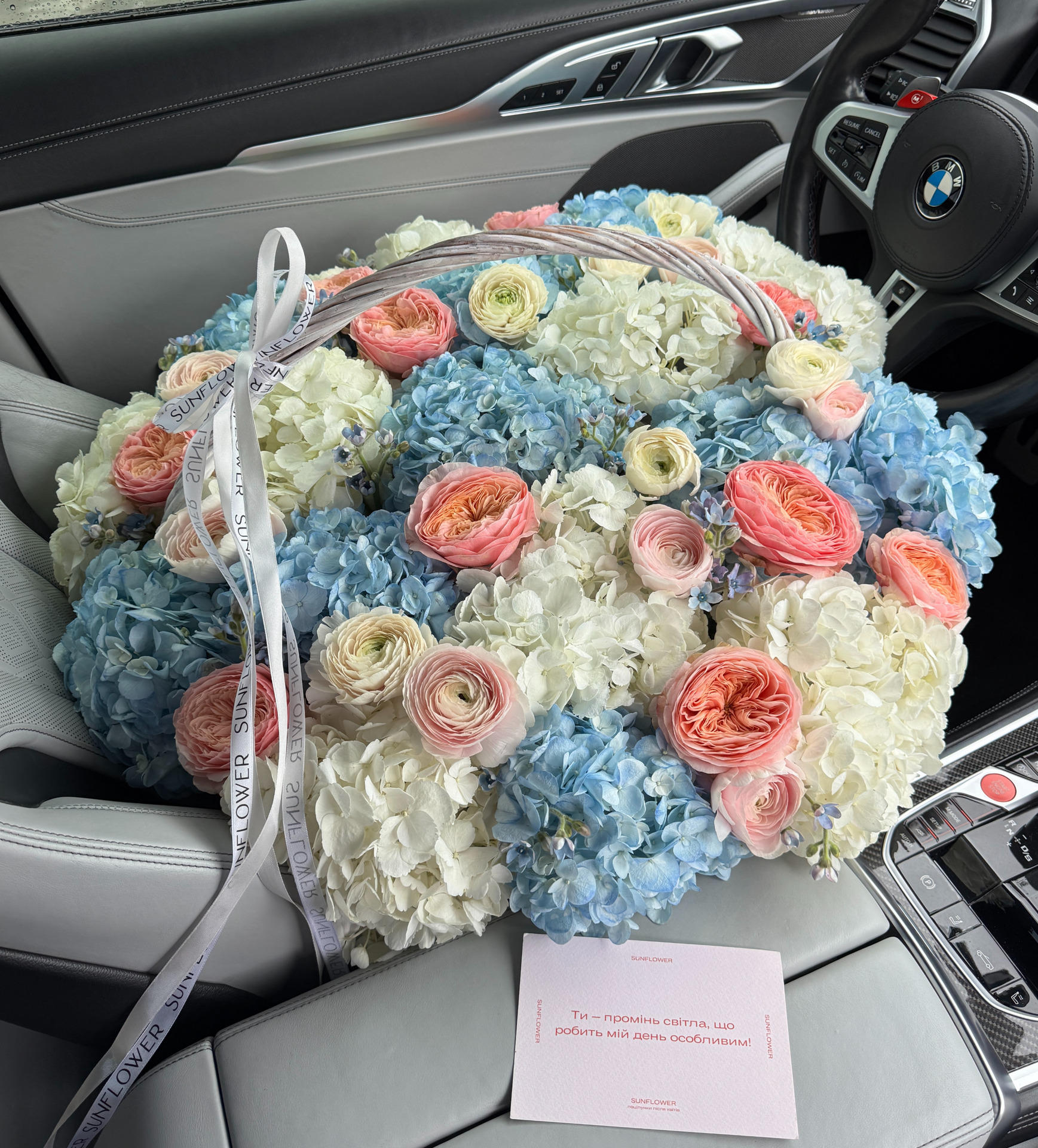 Basket S with peony roses and ranunculus