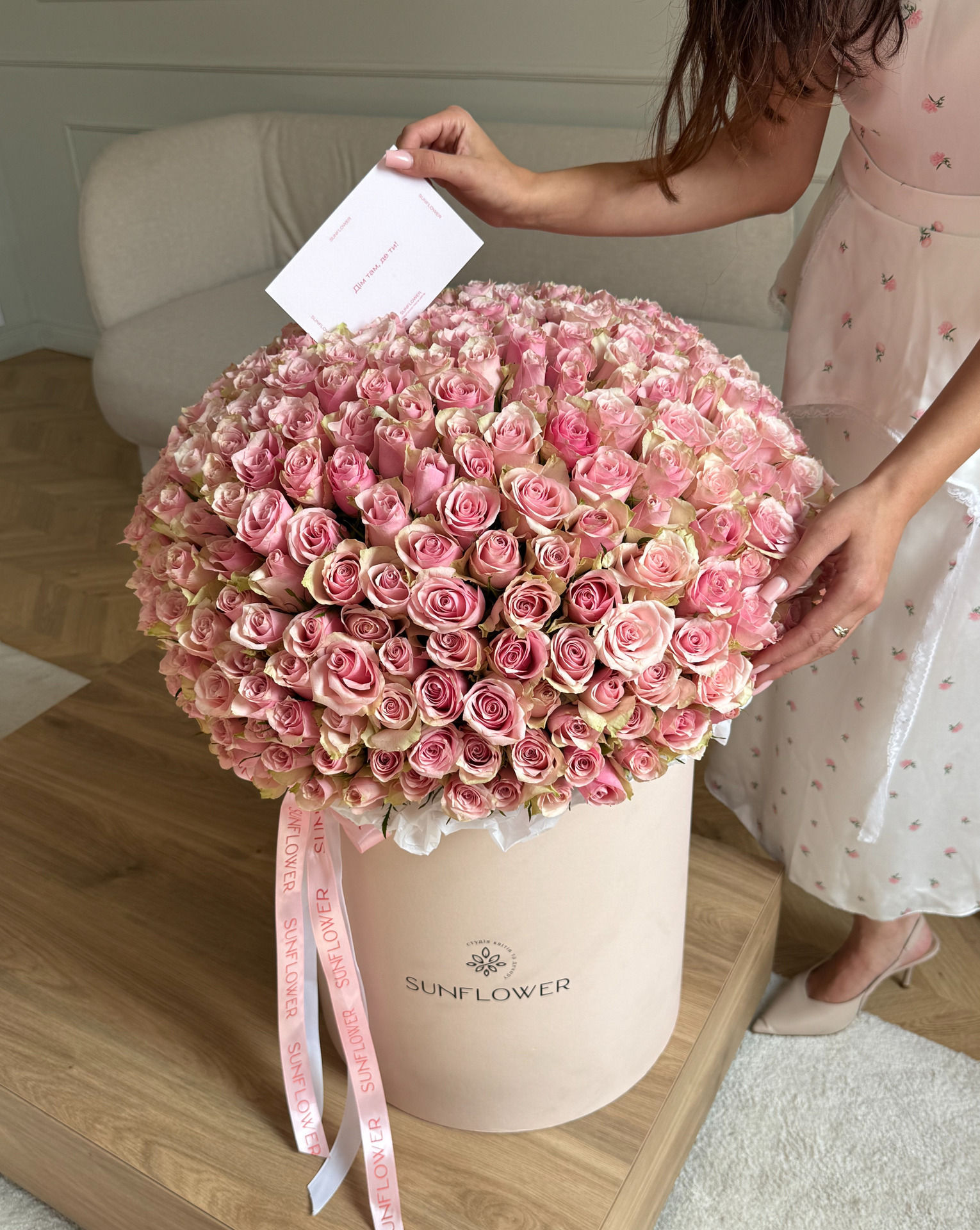Pink roses in a box (Size M) – 401 pcs.