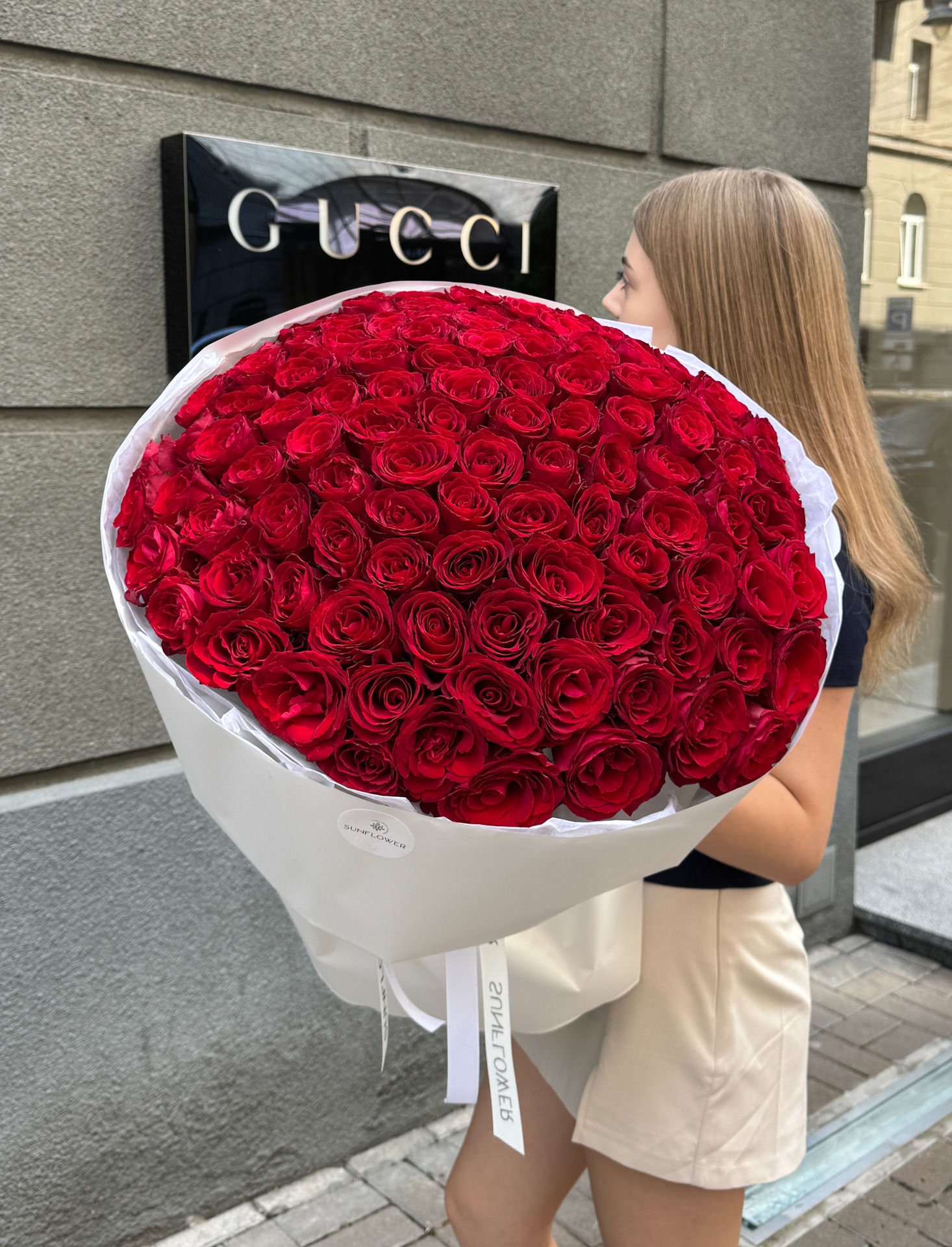 Троянда  Madam Red (80 см)