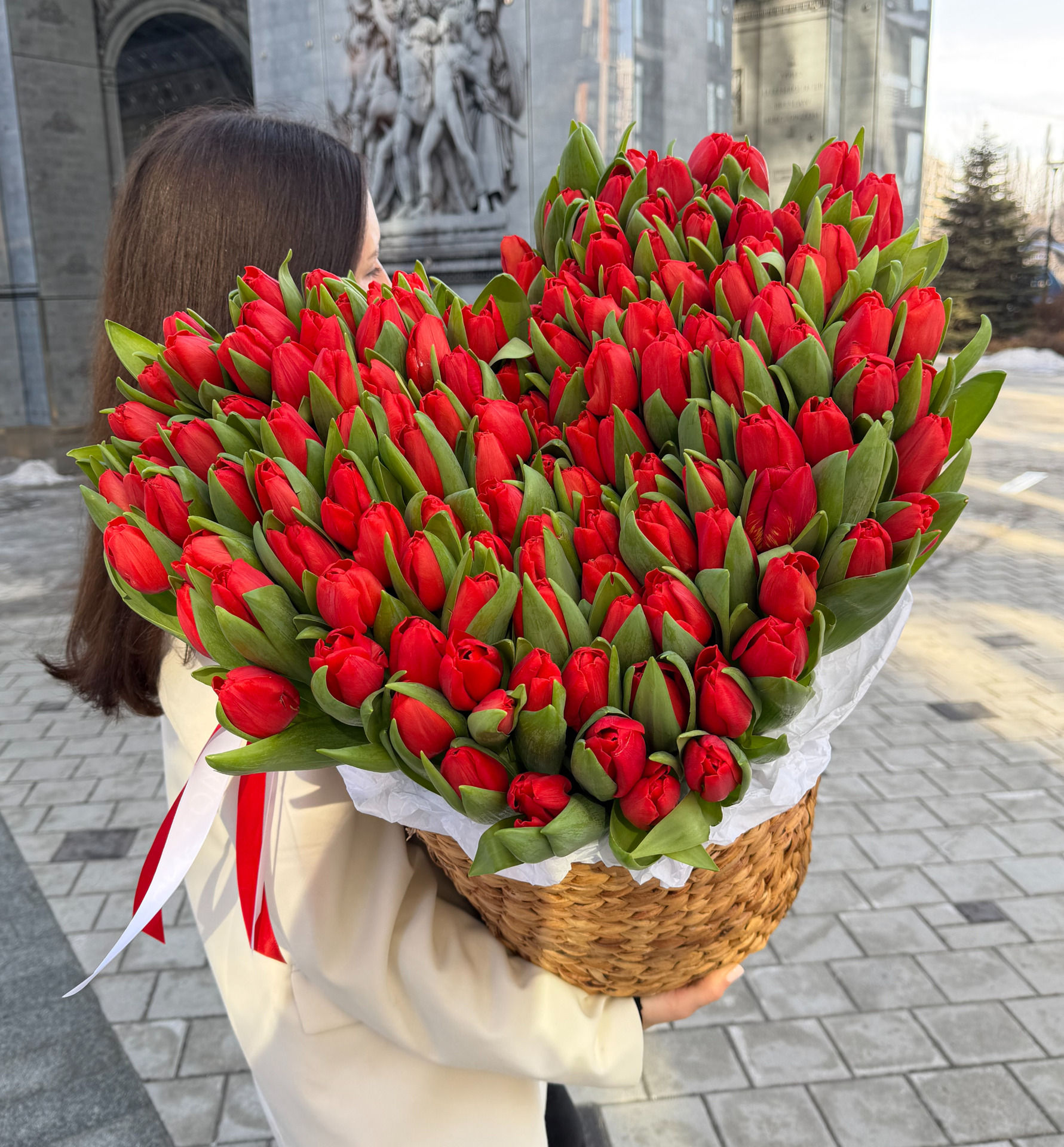 Escape tulip basket in heart shape
