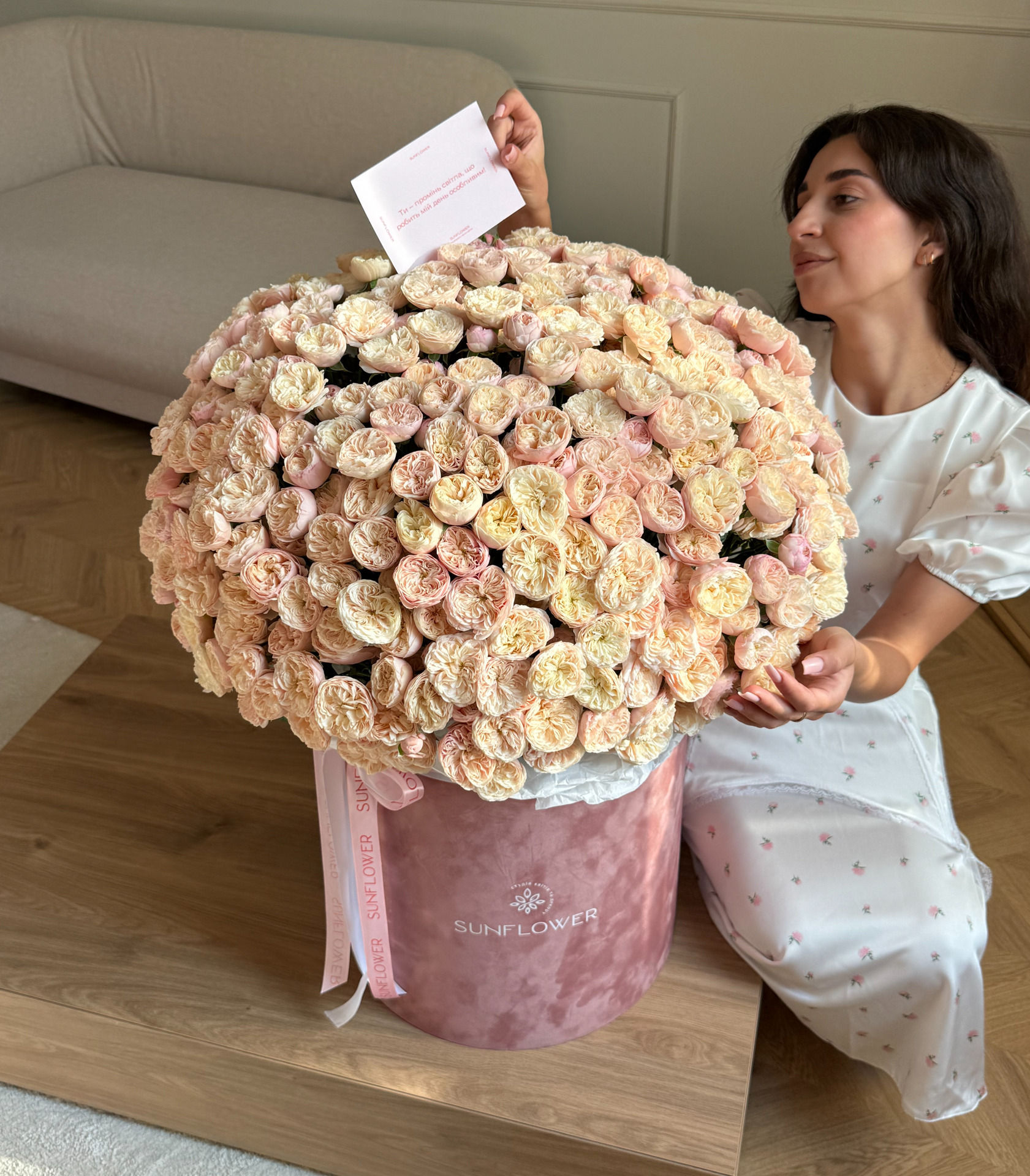 Royal Blush peony-style roses in a size M box – 175 pcs.