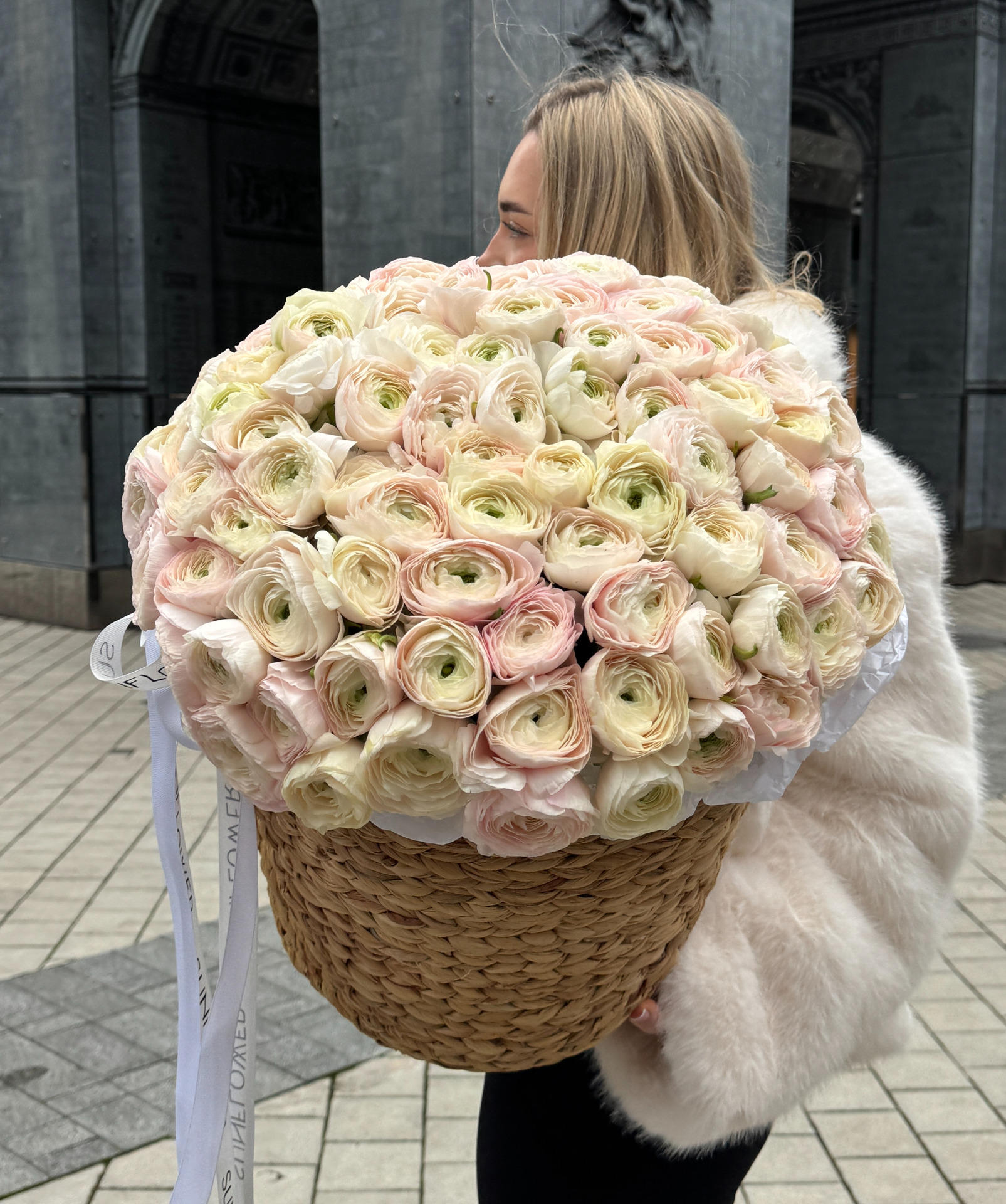 Basket of peonies Hanoi 101 pieces
