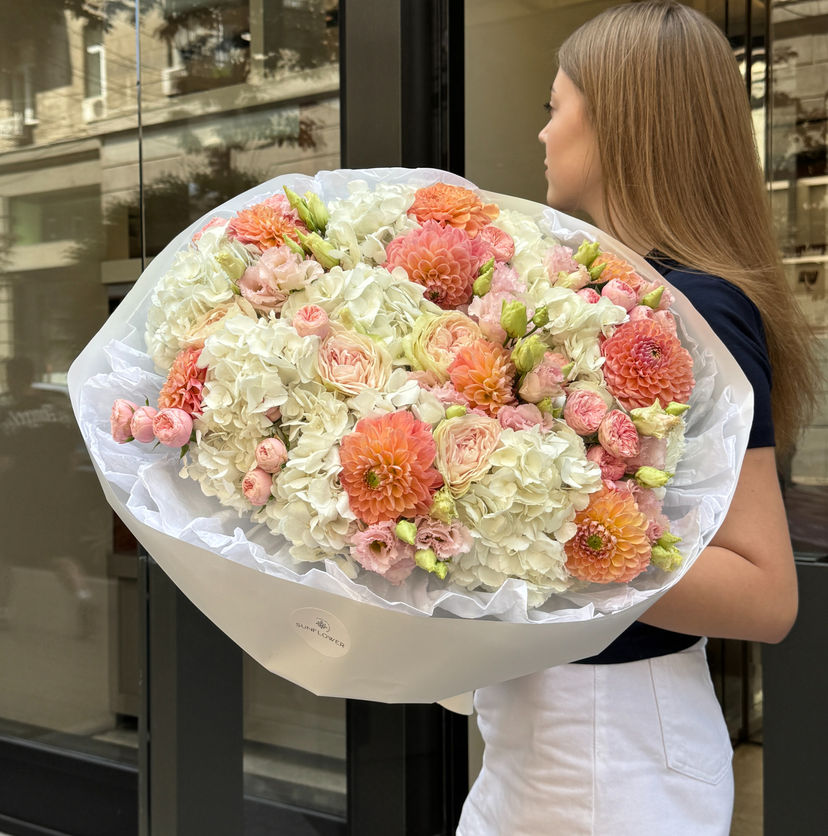 Large Bouquet with Hydrangeas, Dahlias & Roses