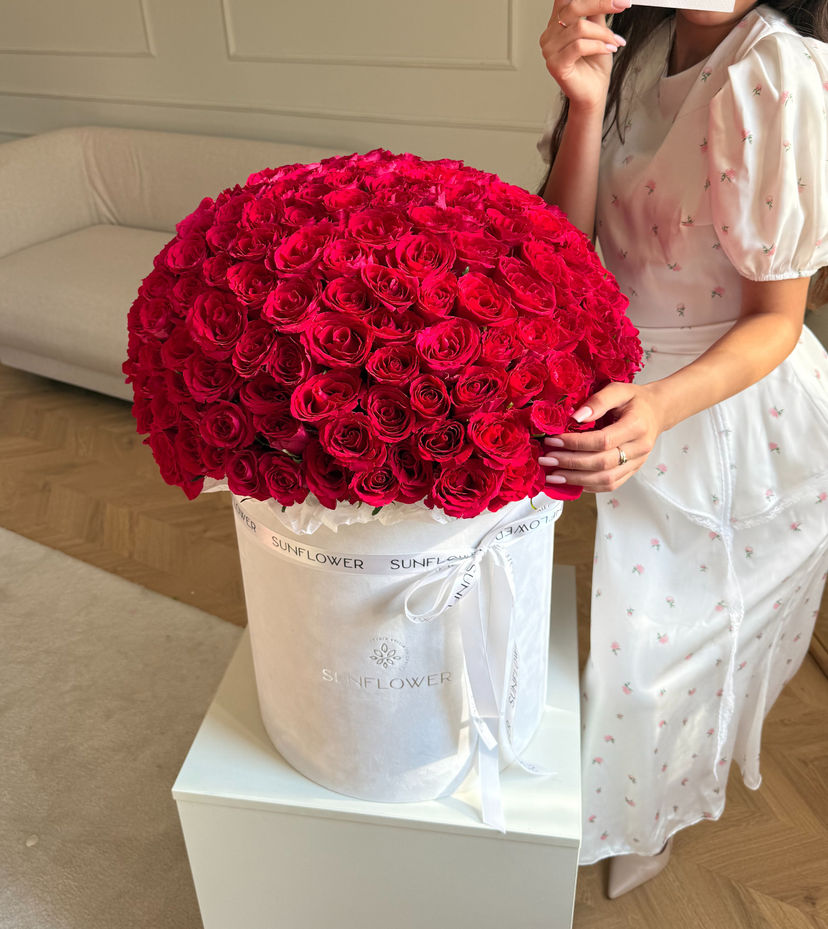 Red Roses in a Box