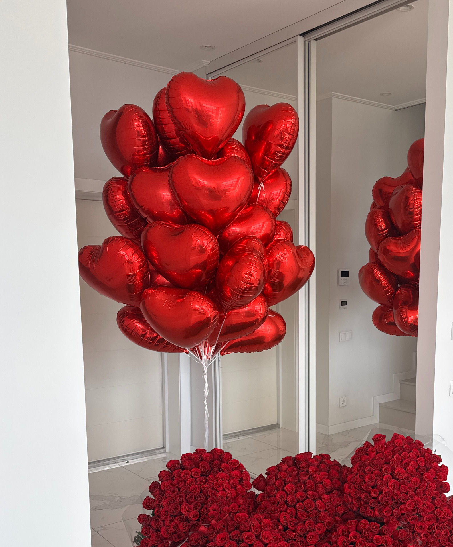 Foil balloon fountain. Red hearts