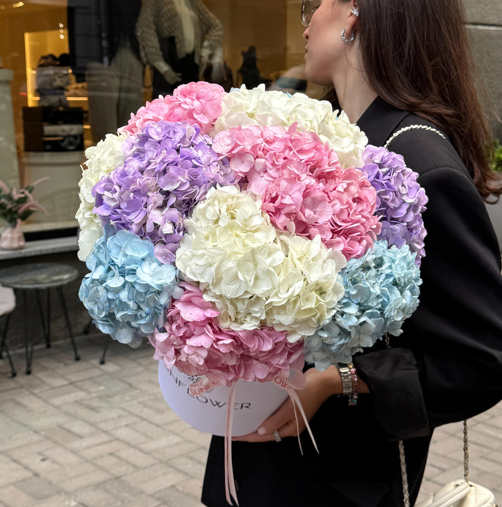 Box with Colombian Hydrangeas in Four Colours