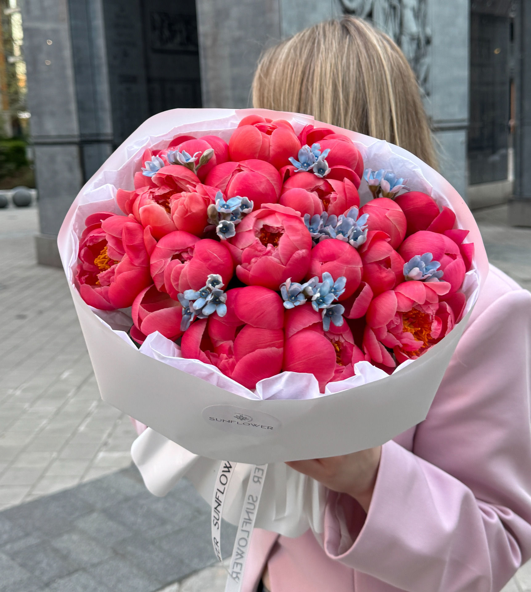 Bouquet S of coral peonies and occipital
