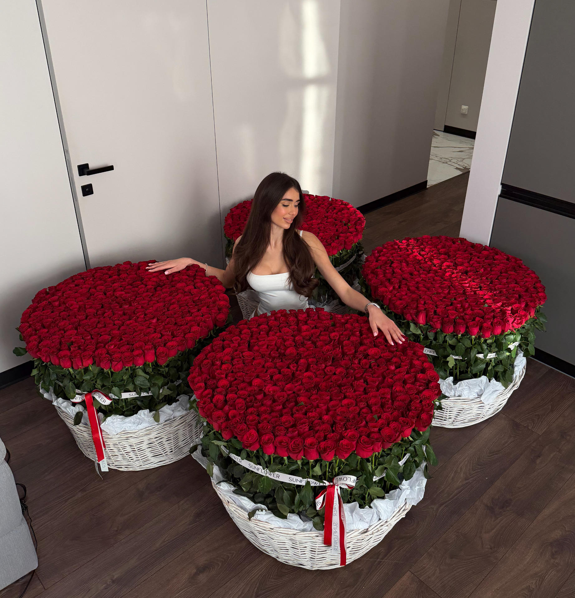 Four HL baskets of 351 roses each