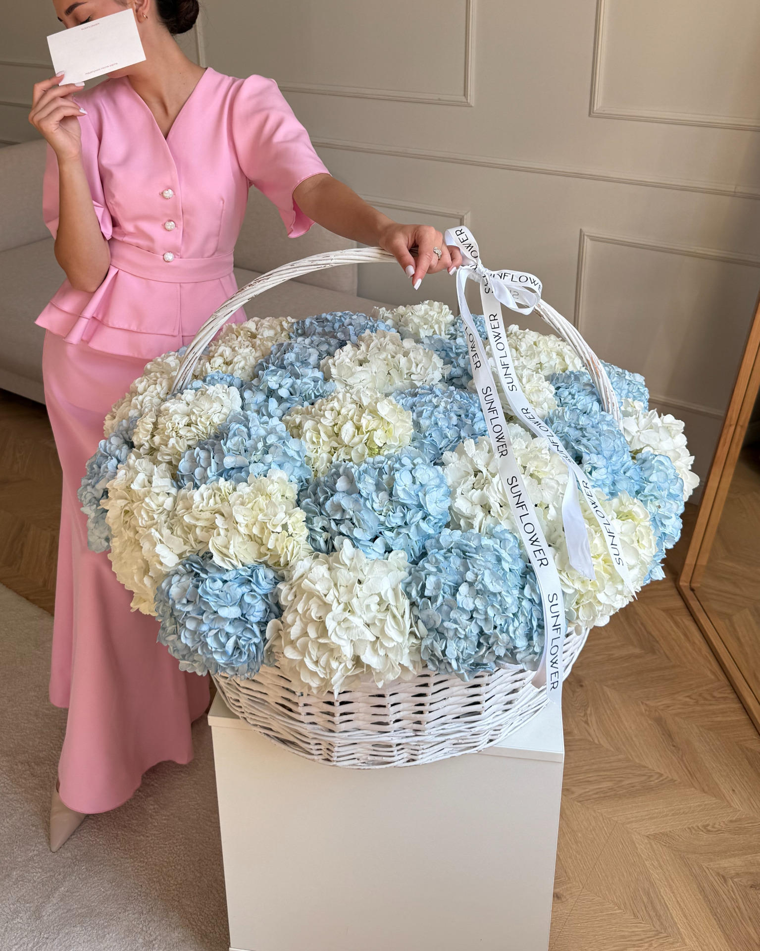 White & Blue Colombian Hydrangea Basket XL