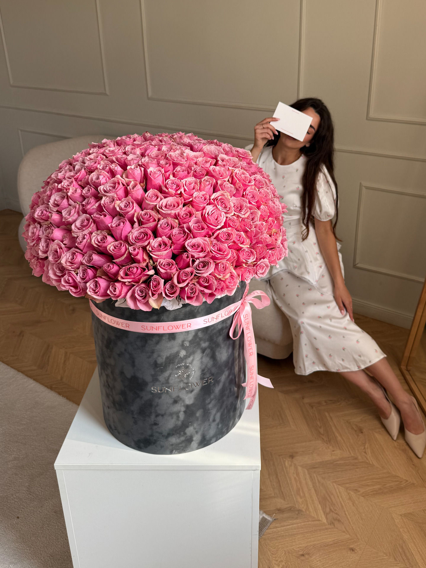 Athena Royale pink roses in a size M box – 351 pcs.