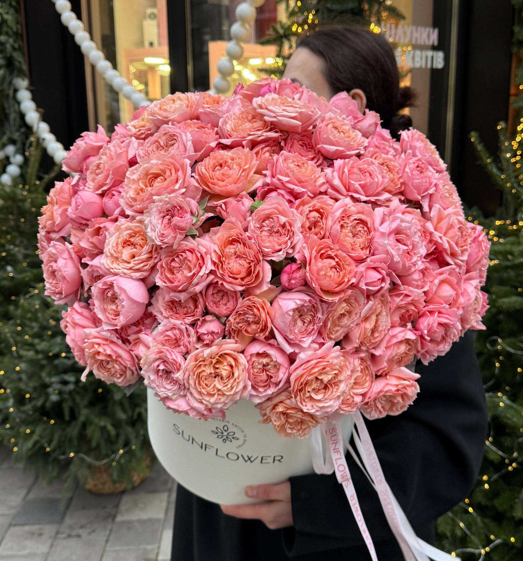 Box of Julietta roses 45 branches