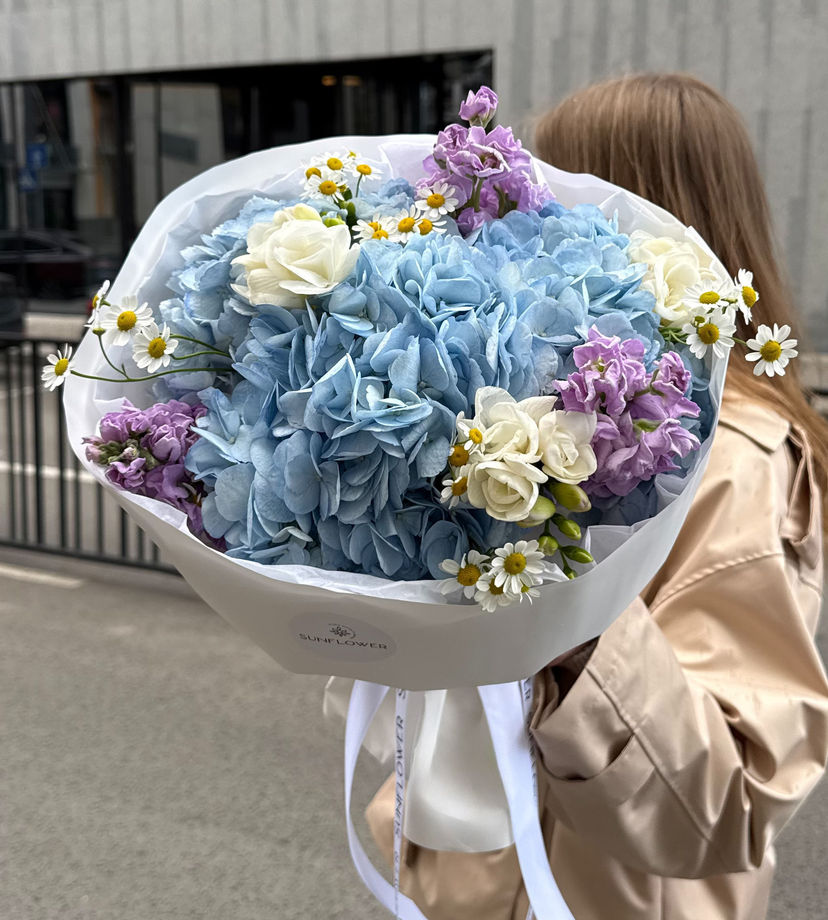 Bouquet S in fresh blue tones