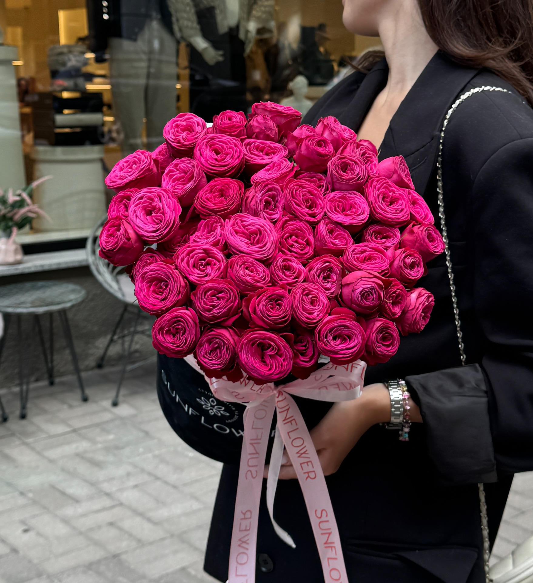 Dima Bombastic Roses in a Black Velvet Box