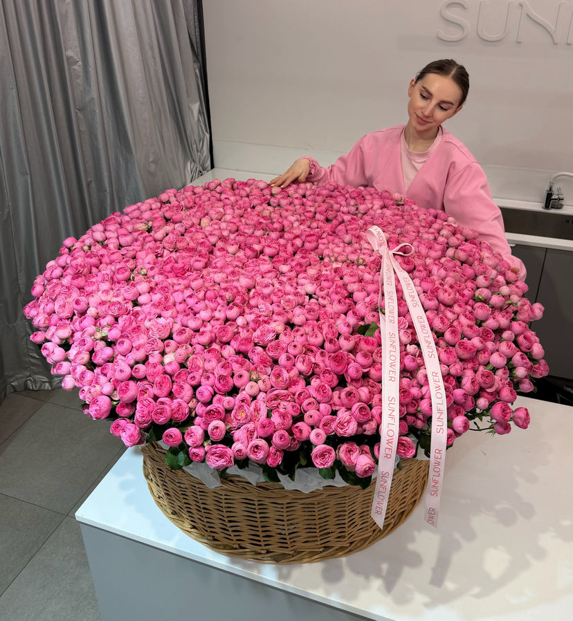 Giselle rose basket 501 pcs