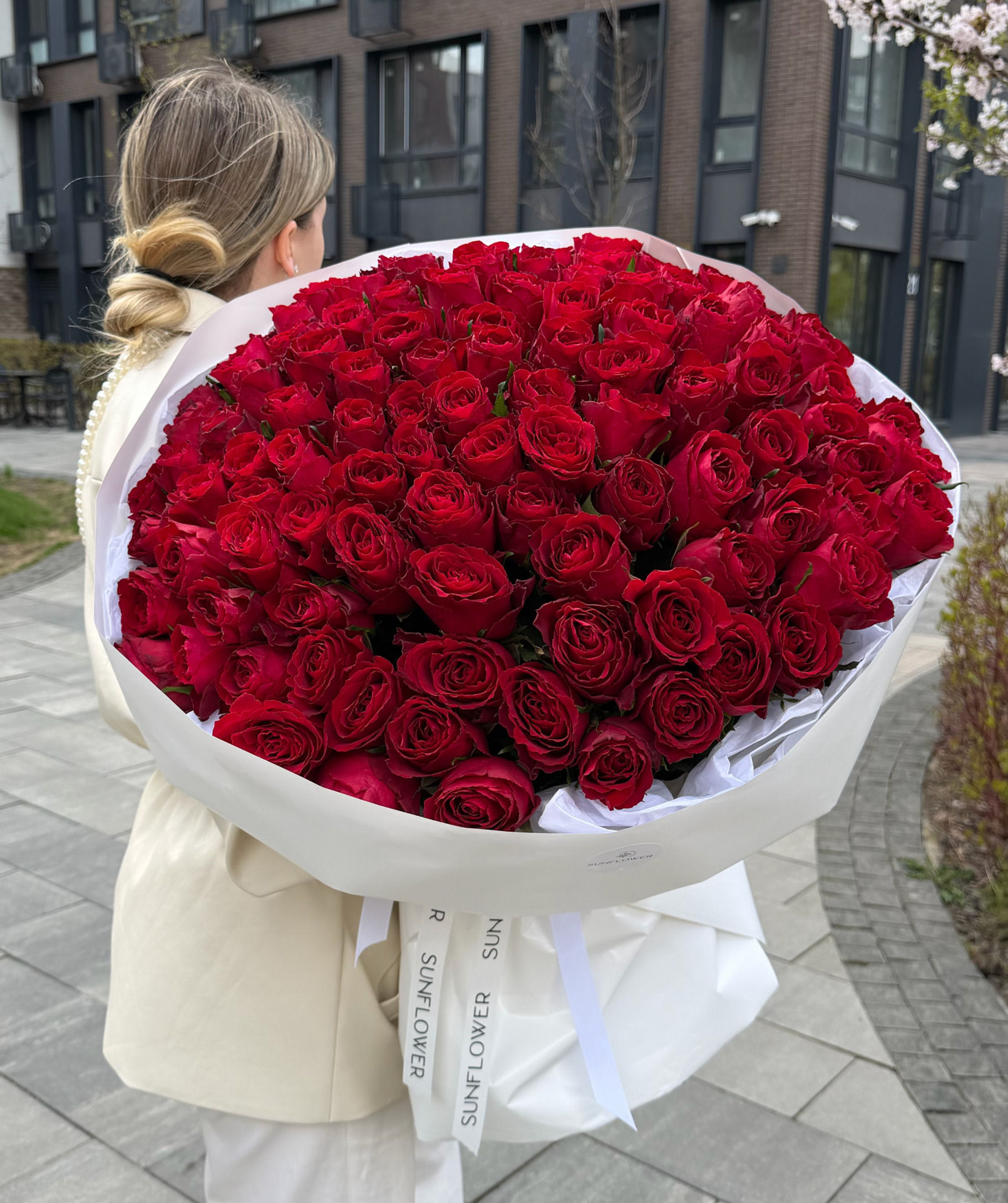 Madam Red rose (70 cm)