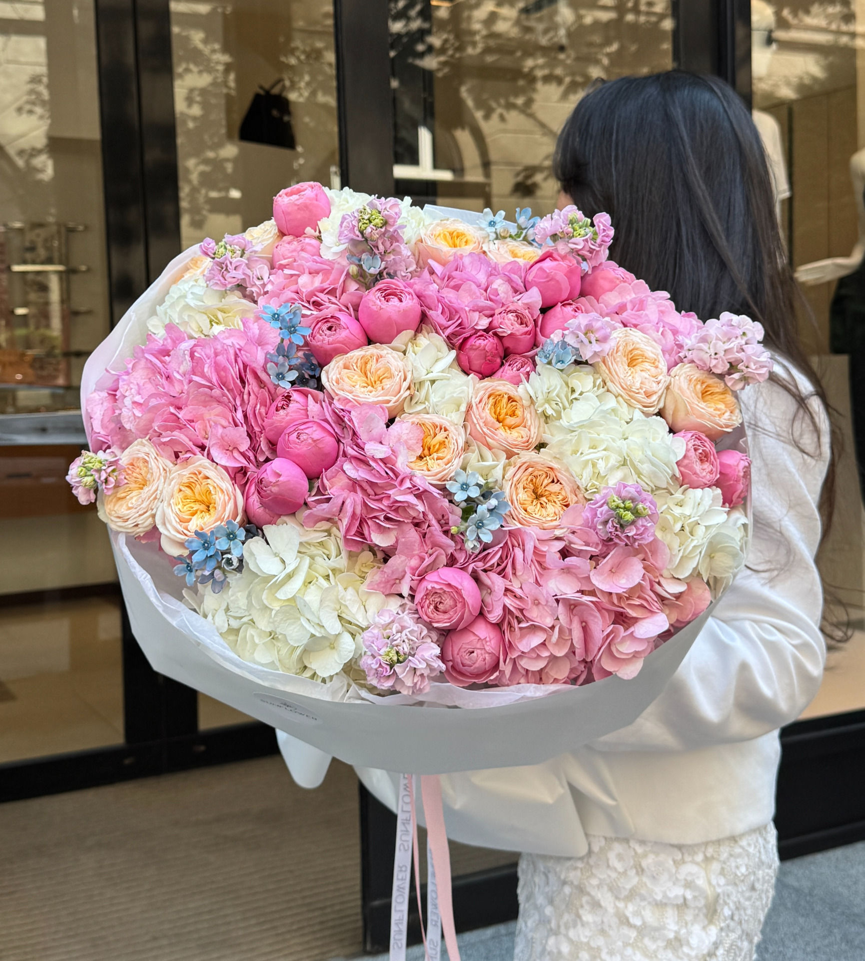 Grand Bouquet of Roses, Hydrangeas & Matthiola