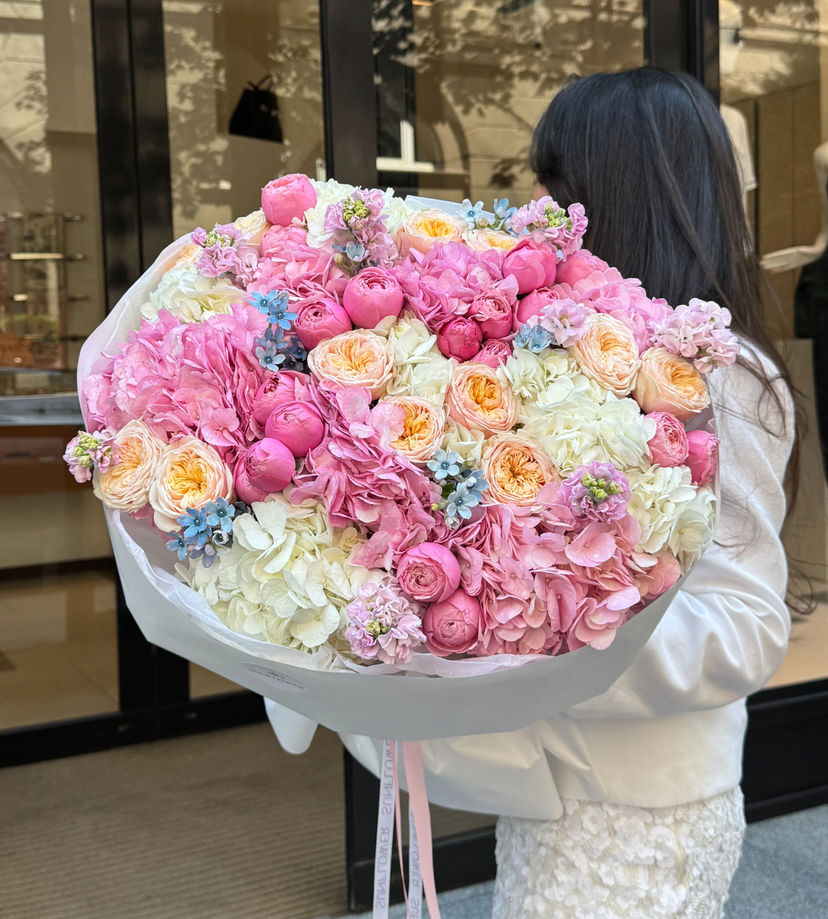 Grand Bouquet of Roses, Hydrangeas & Matthiola