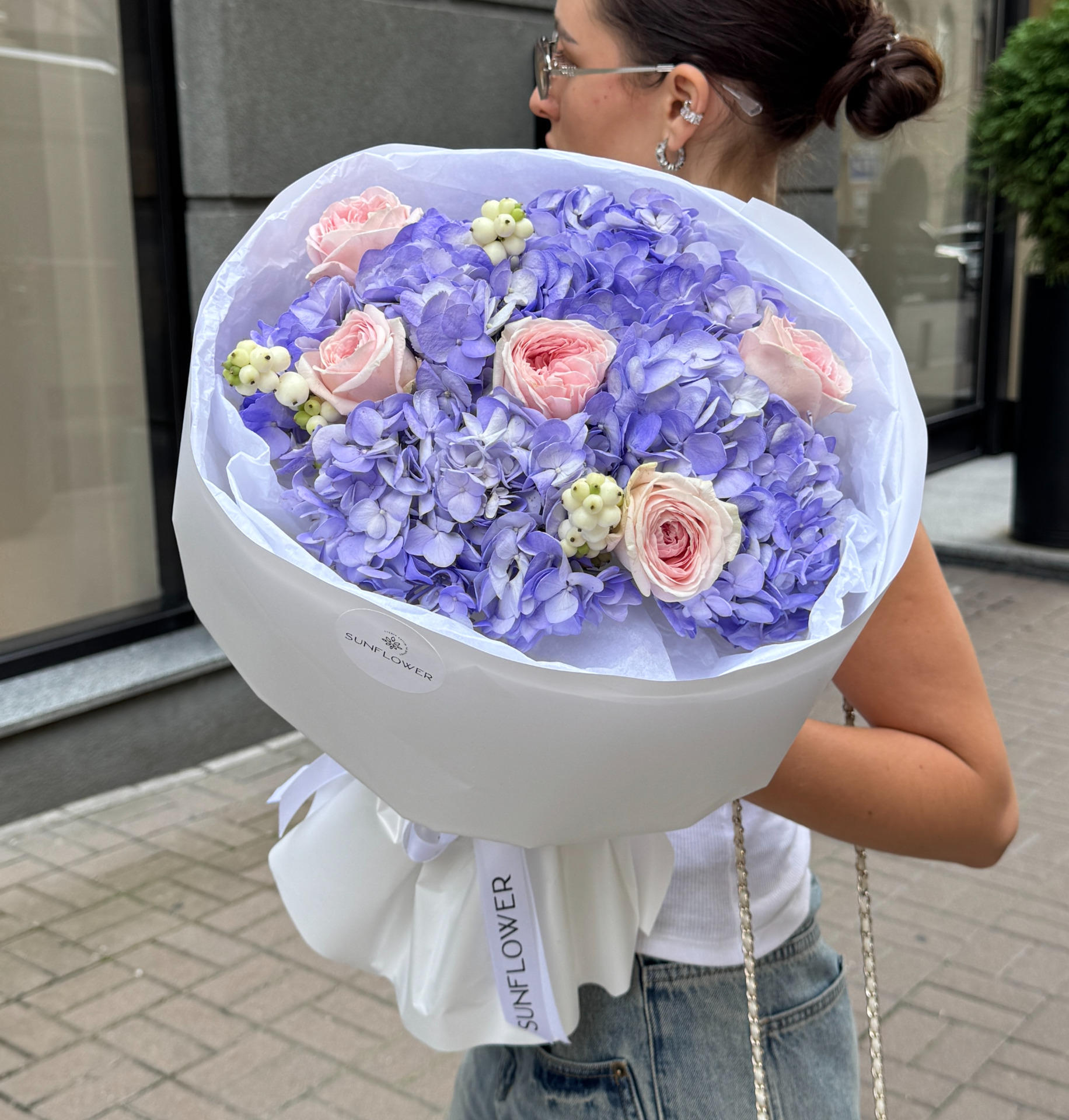 Bouquet with Lavander Hydrangeas and Ballerina Summerhouse Roses