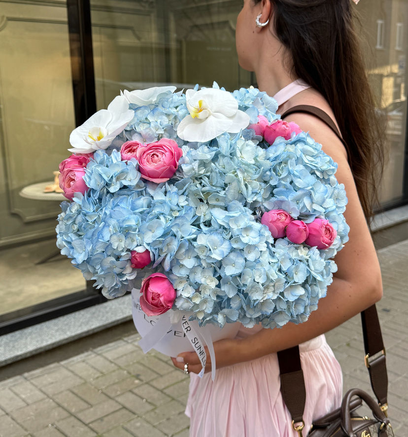 Hydrangea, Rose & Orchid Box Composition