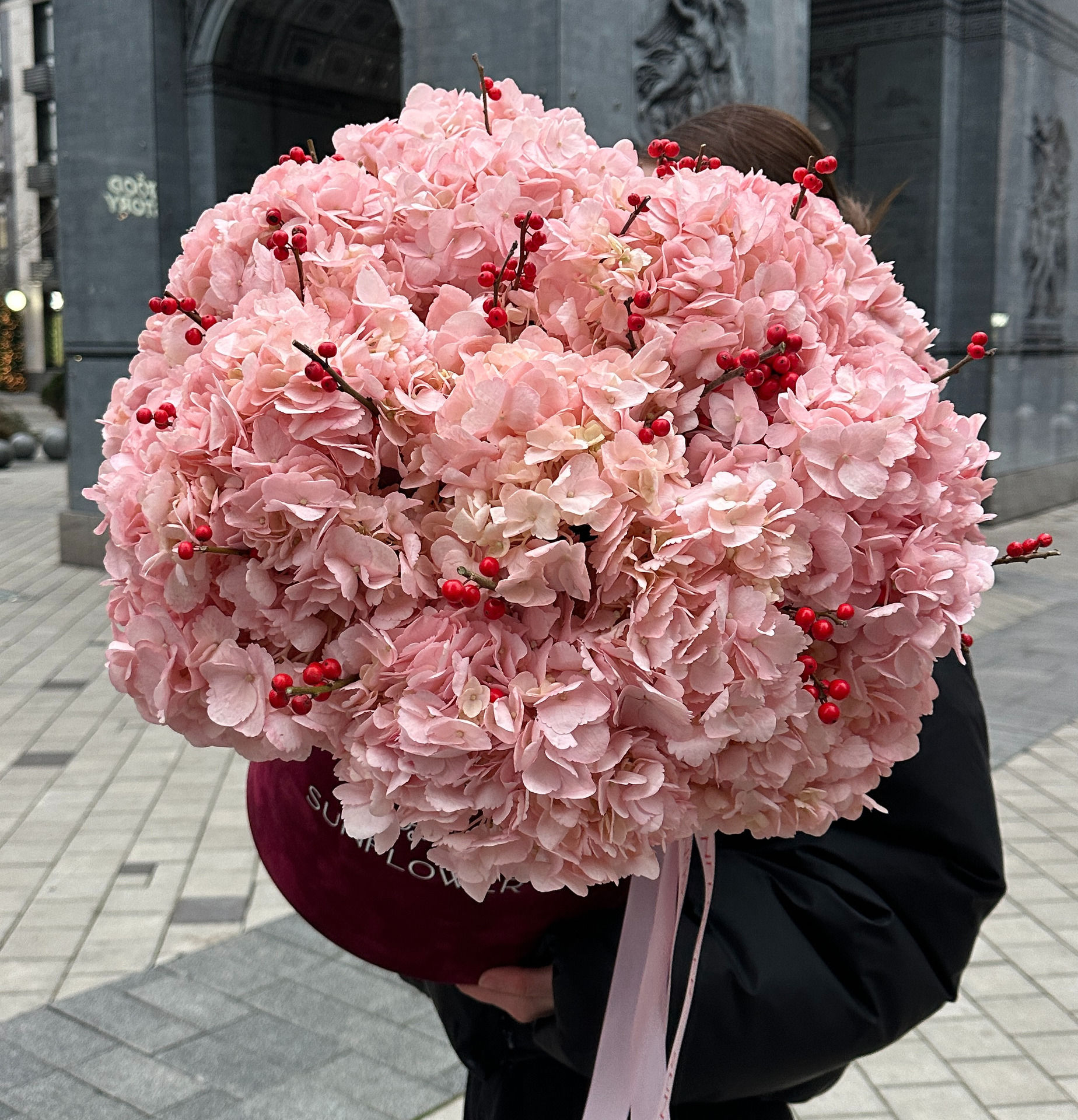 Box S with pink hydrangeas and holly