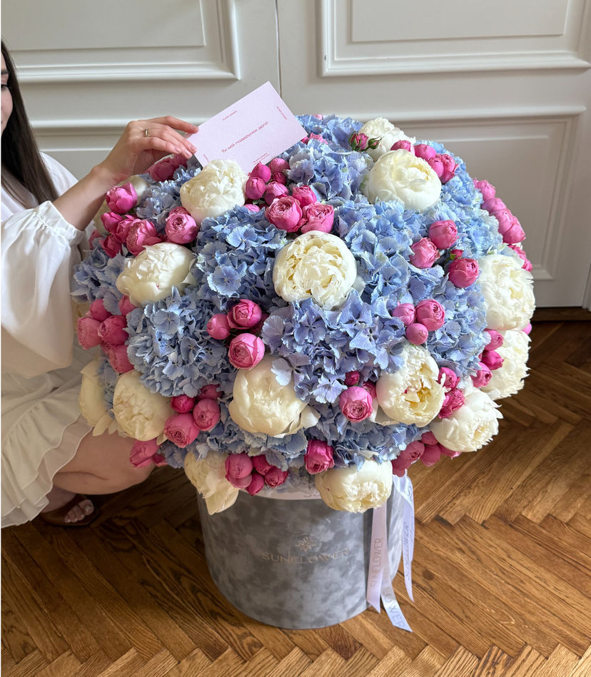 Hydrangea, М Rose & Peony Arrangement in Velvet Box