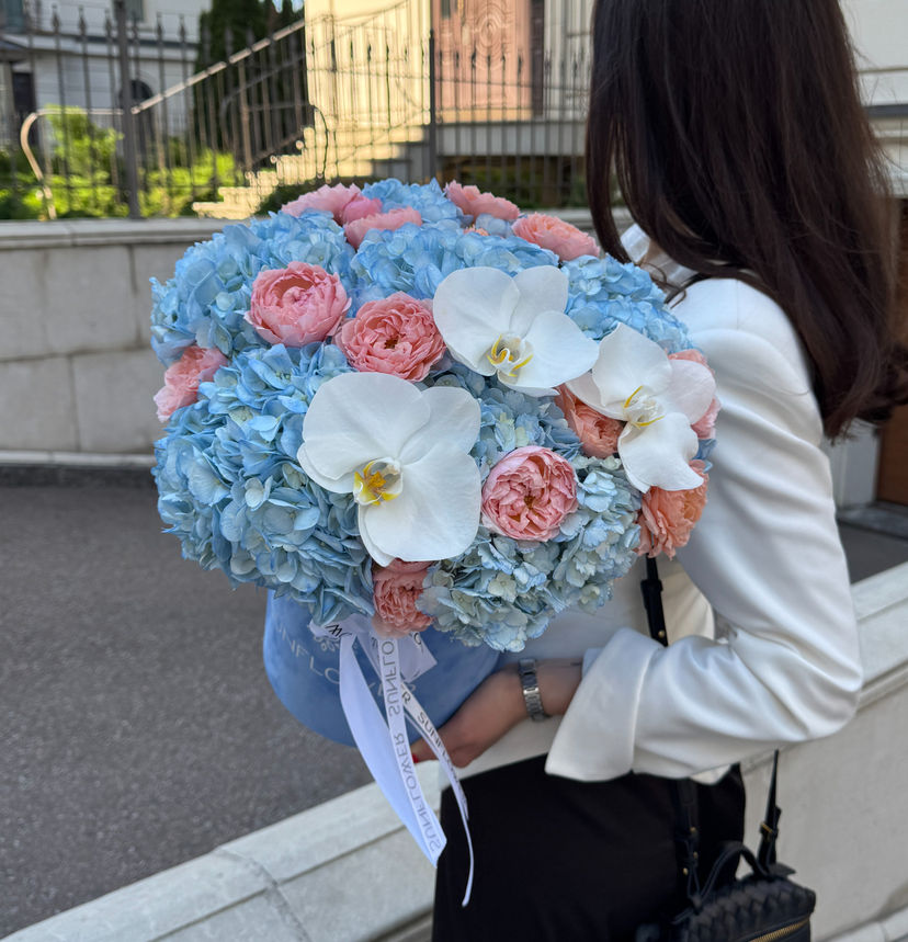 Hydrangea, Rose & Orchid Flower Box ХS