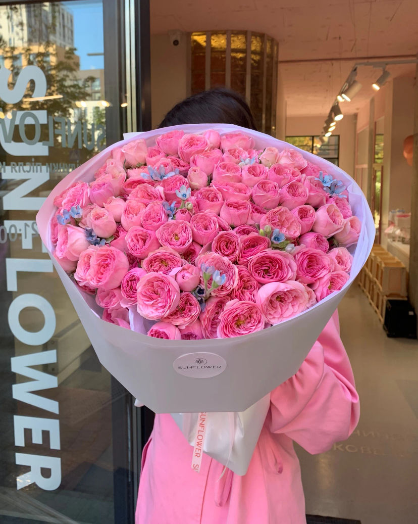 A bouquet of pink spray roses and oxypetalum.
