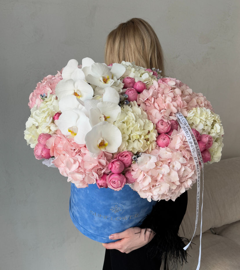 Box S with orchid and hydrangeas
