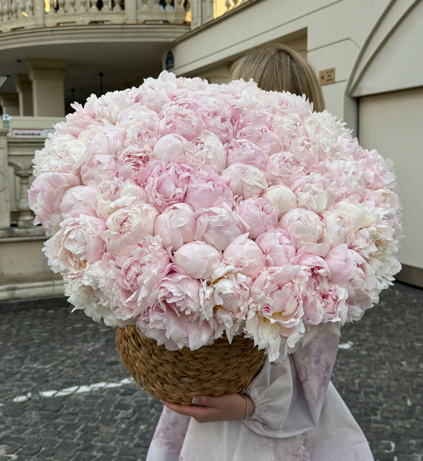 Basket of peonies Dynasty