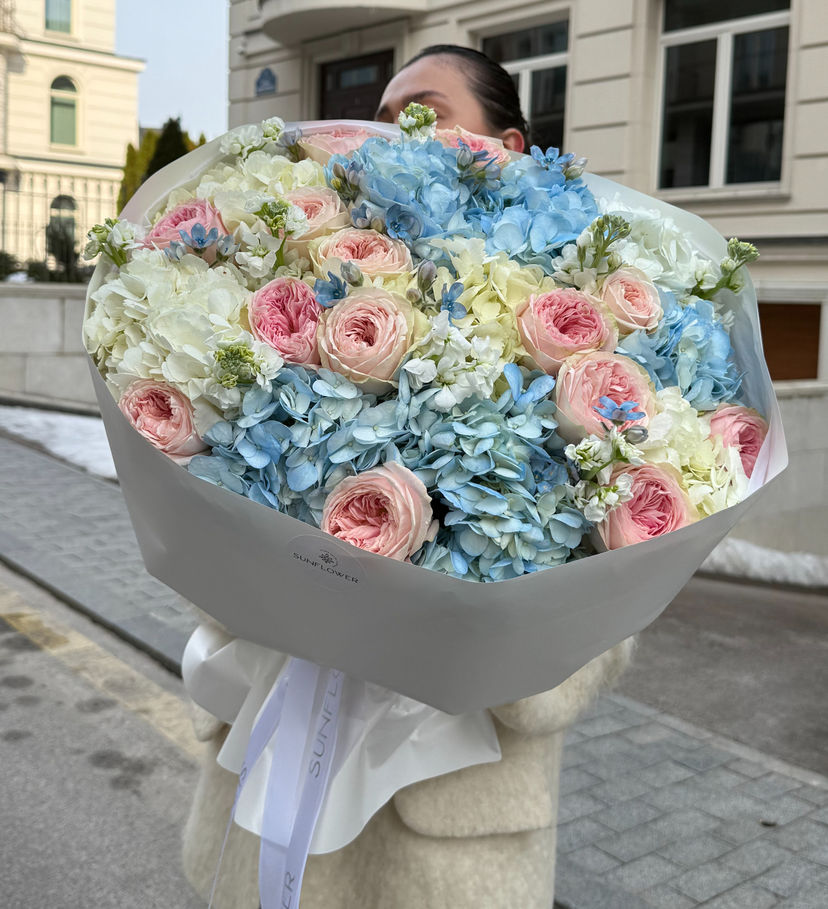 Bouquet L with peony rose and occipital