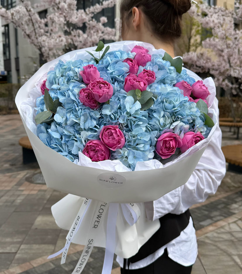 Delicate bouquet S of blue hydrangeas and eucalyptus