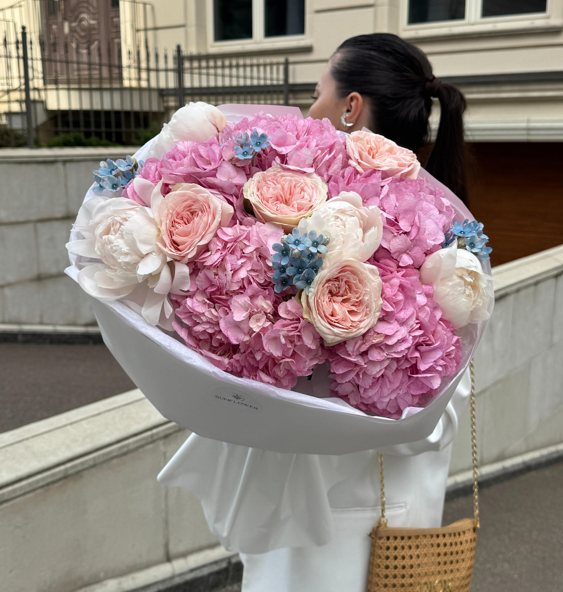 Hydrangea, Garden Rose & Peony Bouquet S