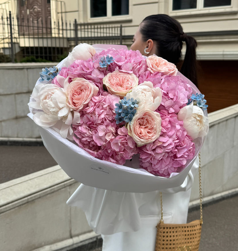 Hydrangea, Garden Rose & Peony Bouquet S