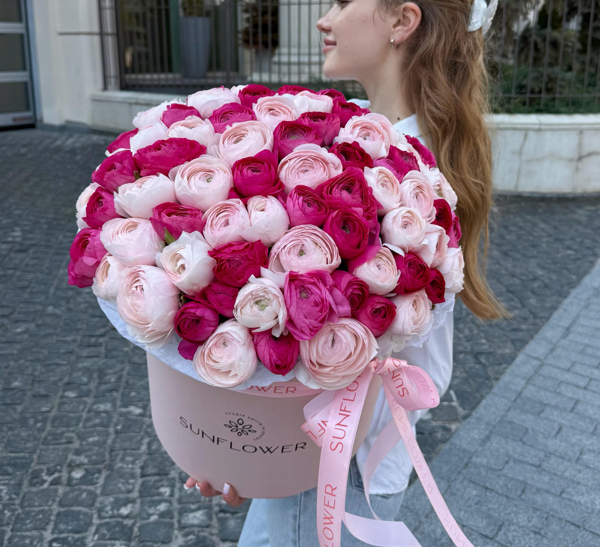 Box S mix of Lady and Thom Bonbon ranunculus
