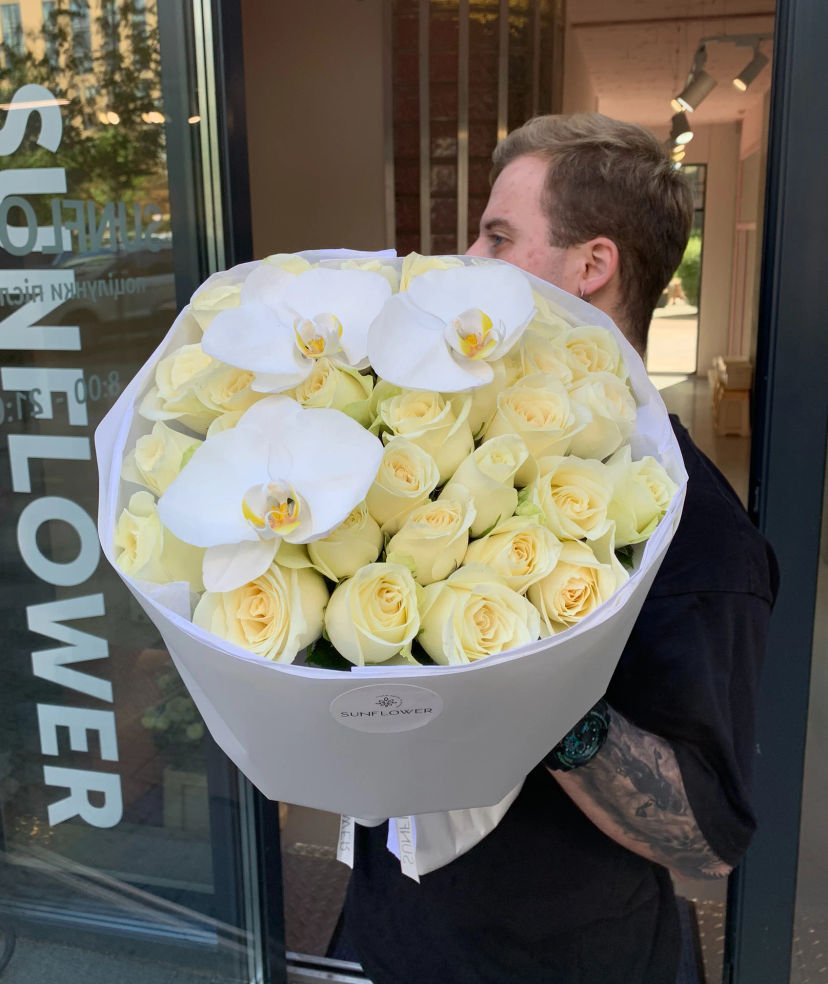 Bouquet of white roses and Phalaenopsis orchids