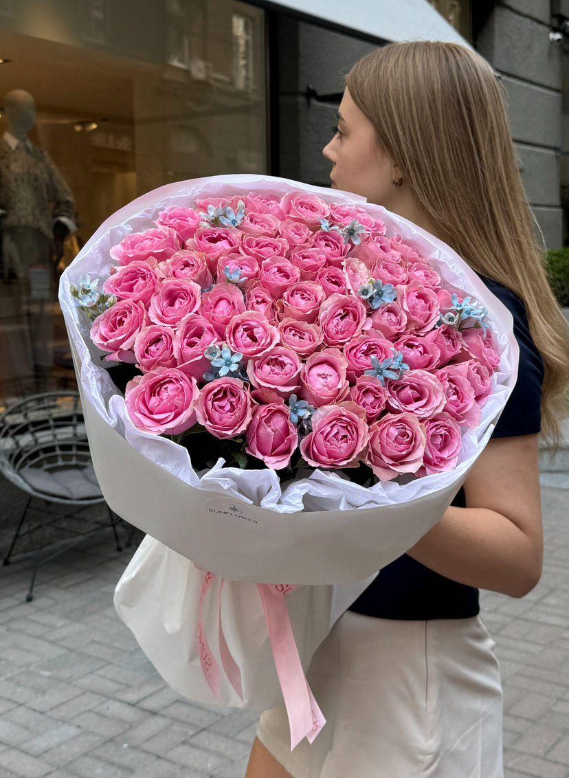 Bouquet of 51 Wham roses with oxypetalum