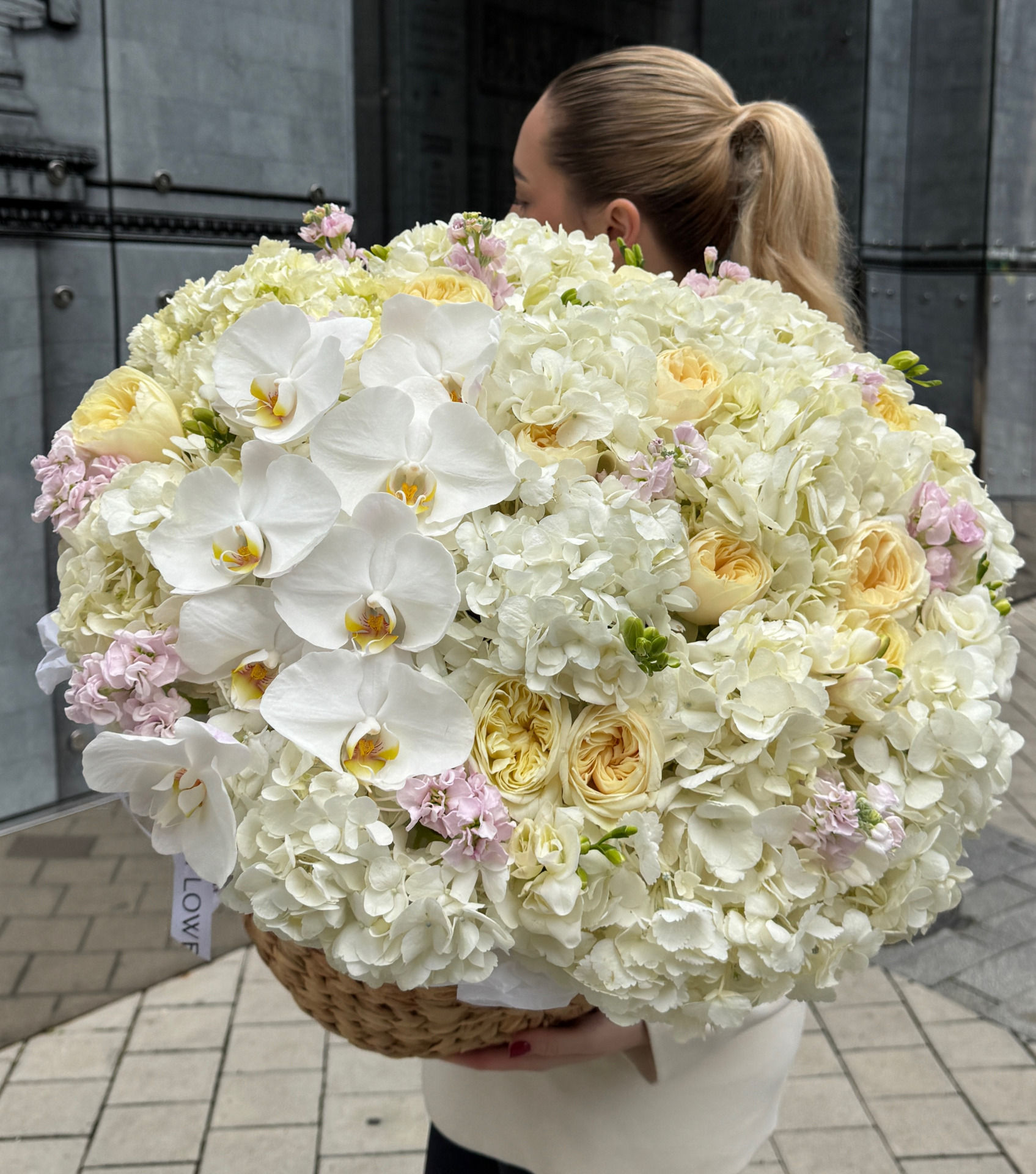 Basket M with white hydrangeas, roses and exotic flowers