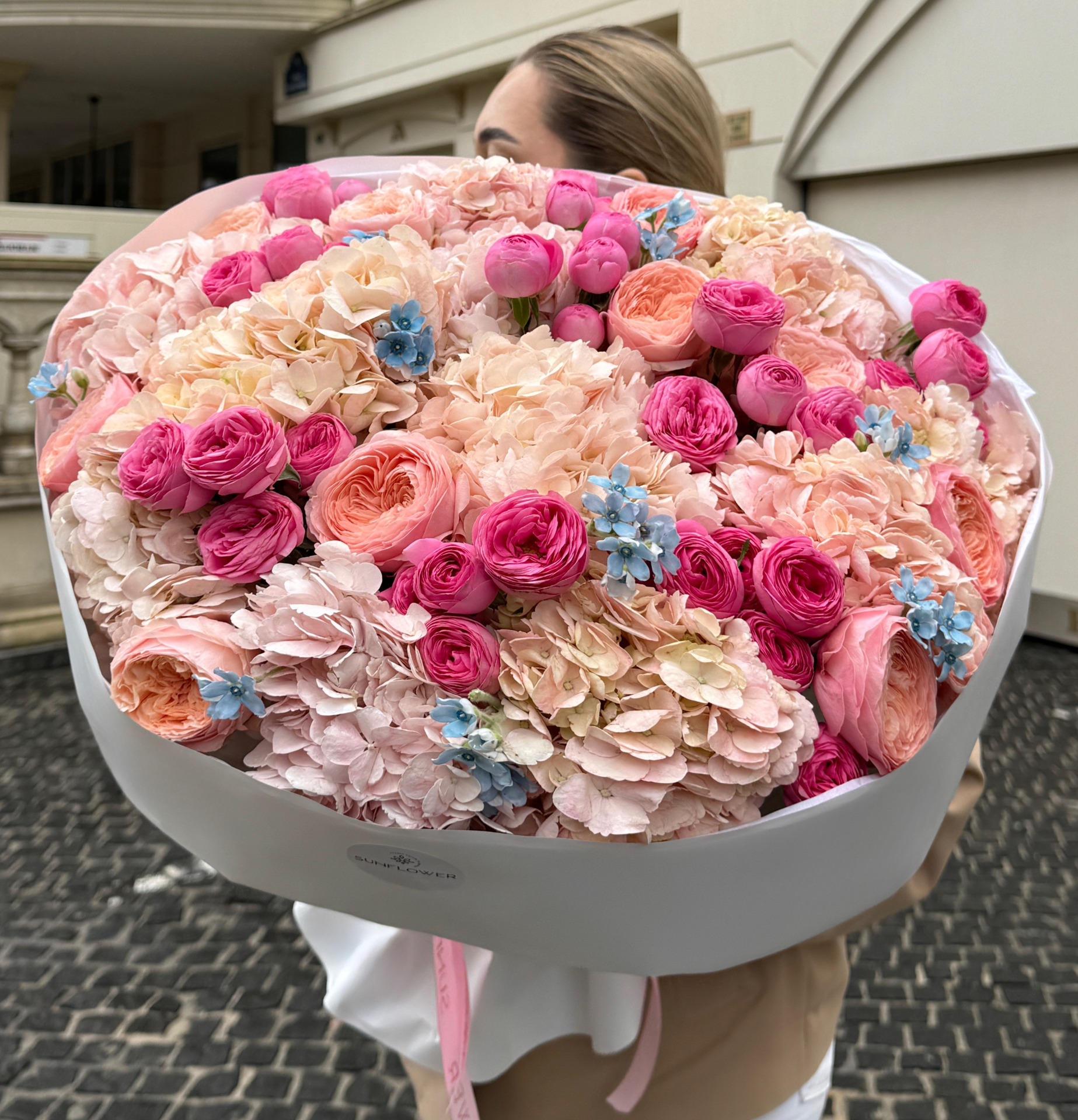 Bouquet size L in bright shades