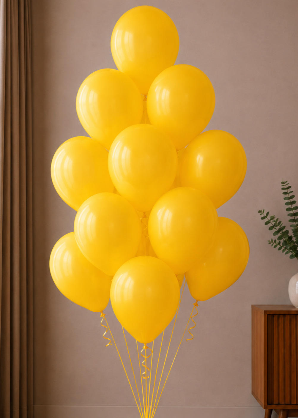 Fountain made of latex balls Kalisan warm yellow
