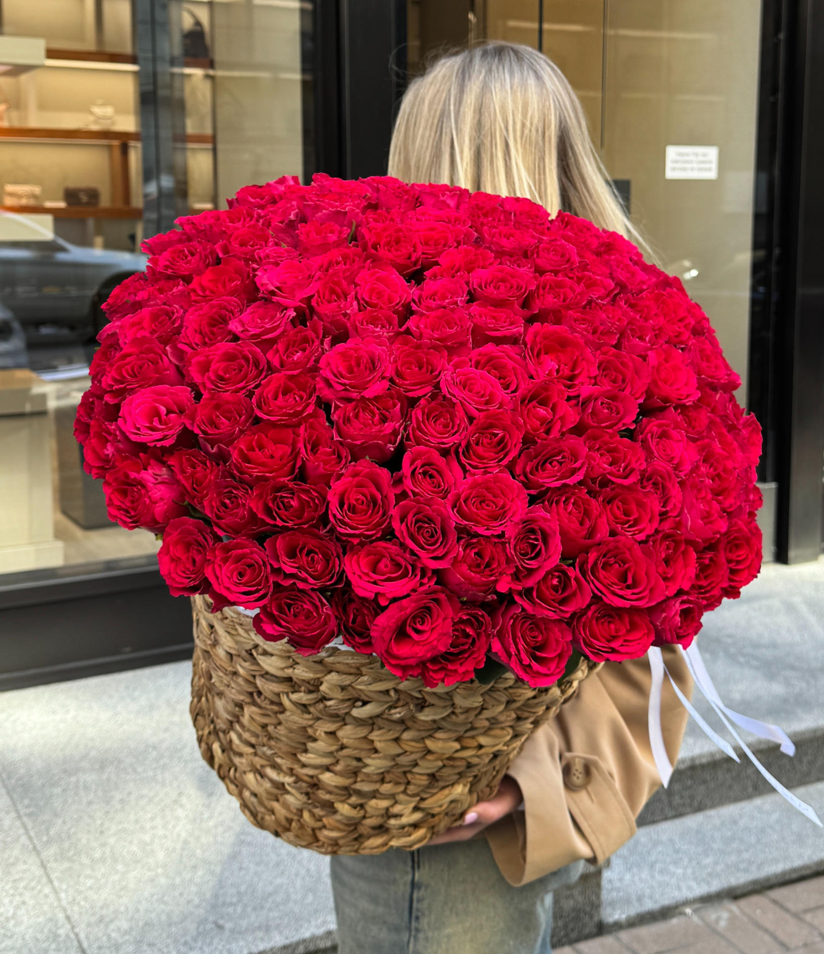 Basket of roses Madam Cerise