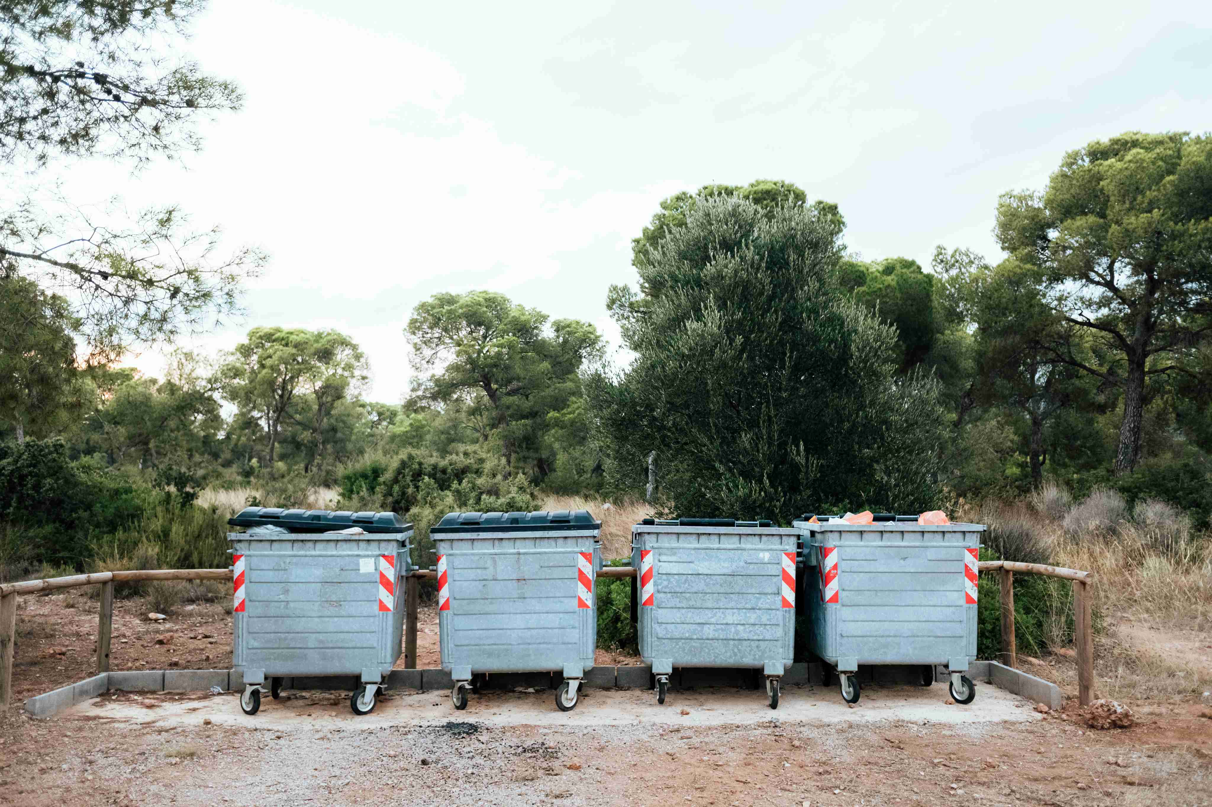 1746429561211-metal-garbage-containers-for-urban-waste_1DZgWCeqG1