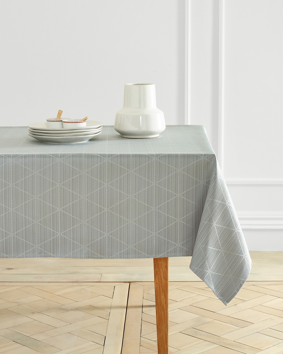 Emerson Diamond Jacquard Tablecloth in Pewter