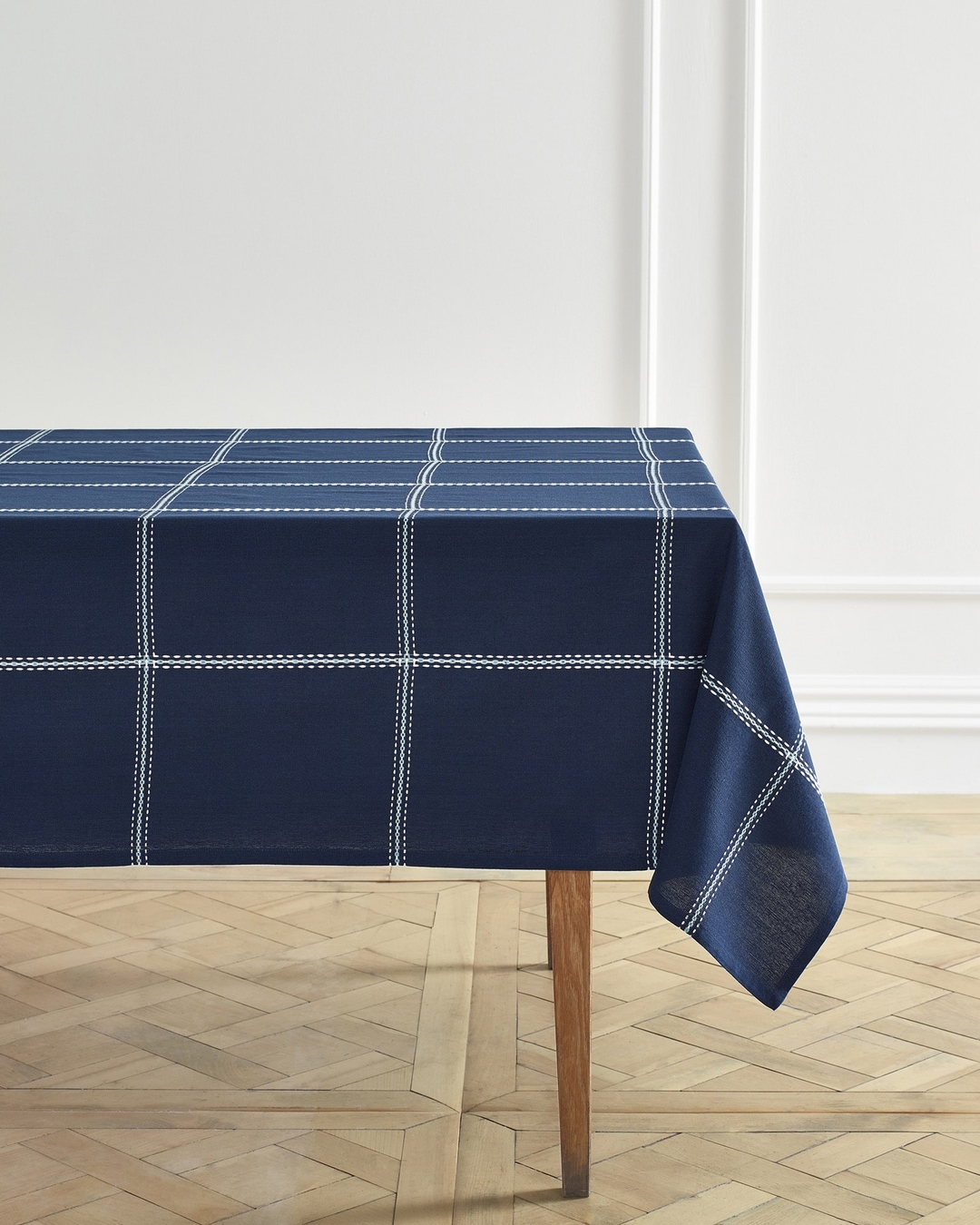 Blake Farmhouse Plaid Tablecloth in Blue